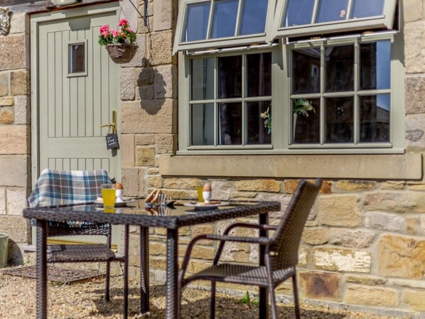 Outdoor dining - 1 Bed in Hexham (oc-82472) (Hexham)
