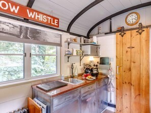 Cookware/dishes/utensils - 1 Bed in Harrogate (oc-81300) (Clint)