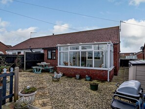 Outdoor dining - 2 Bed in Norwich (oc-81322) (Walcott)
