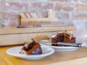 Food and drink - 1 Bed in Builth Wells (oc-81465) (Painscastle)