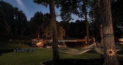 Northampton Cove - Waterfront Lake Home & Game Room
