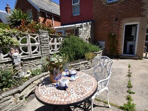 Outdoor dining - 4 Bed in Swanage (oc-82172) (Swanage)