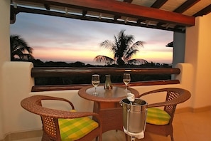 Outdoor dining - Scenic Maynards Stay | Farley Hill National Park - 4 Miles | 3 Suites (Maynards)