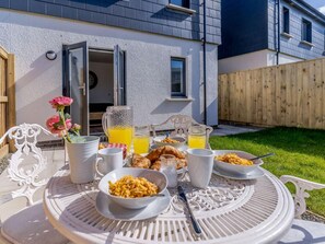 Outdoor dining - 2 Bed in Haverfordwest (oc-82312) (St Davids)