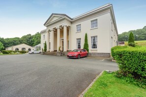 Exterior - 3 Bed in Pembroke (oc-fb316) (Lamphey)