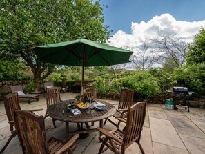 Outdoor dining - 4 Bed in Ashbourne (oc-82545) (Kirk Ireton)