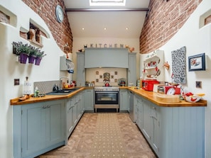 Oven, cookware/dishes/utensils - 1 Bed in Melmerby (oc-82493) (Melmerby)