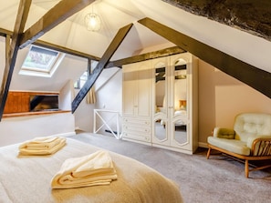 Travel cot, free WiFi, bed sheets - 4 Bed in Brixham (oc-82519) (Brixham)