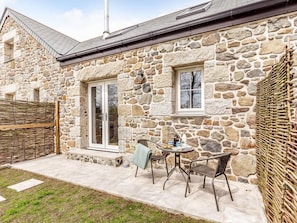 Outdoor dining - 1 Bed in Helston (oc-82495) (Ruan Minor)