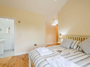 3 bedrooms, free WiFi, bed sheets - 3 Bed in North Walsham (oc-83034) (Worstead)