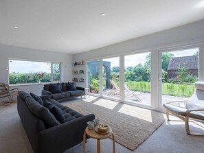 TV - 4 Bed in Melton Constable (oc-83070) (Sharrington)