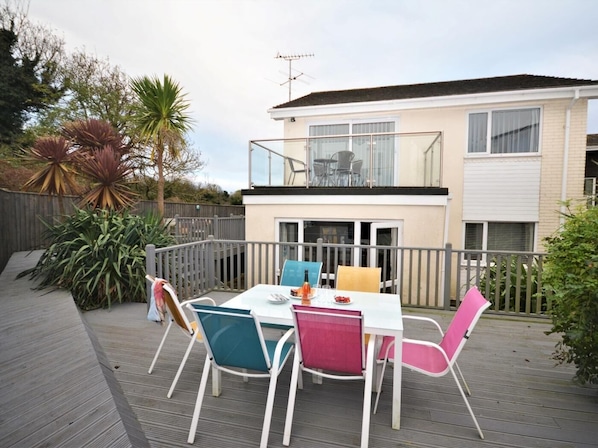 Outdoor dining - 3 Bed in Torquay (oc-82959) (Torquay)
