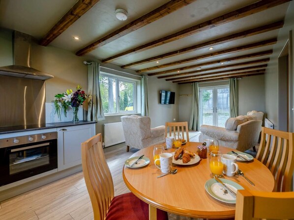 Dining - 2 Bed in Lancaster (oc-82857) (Bentham)