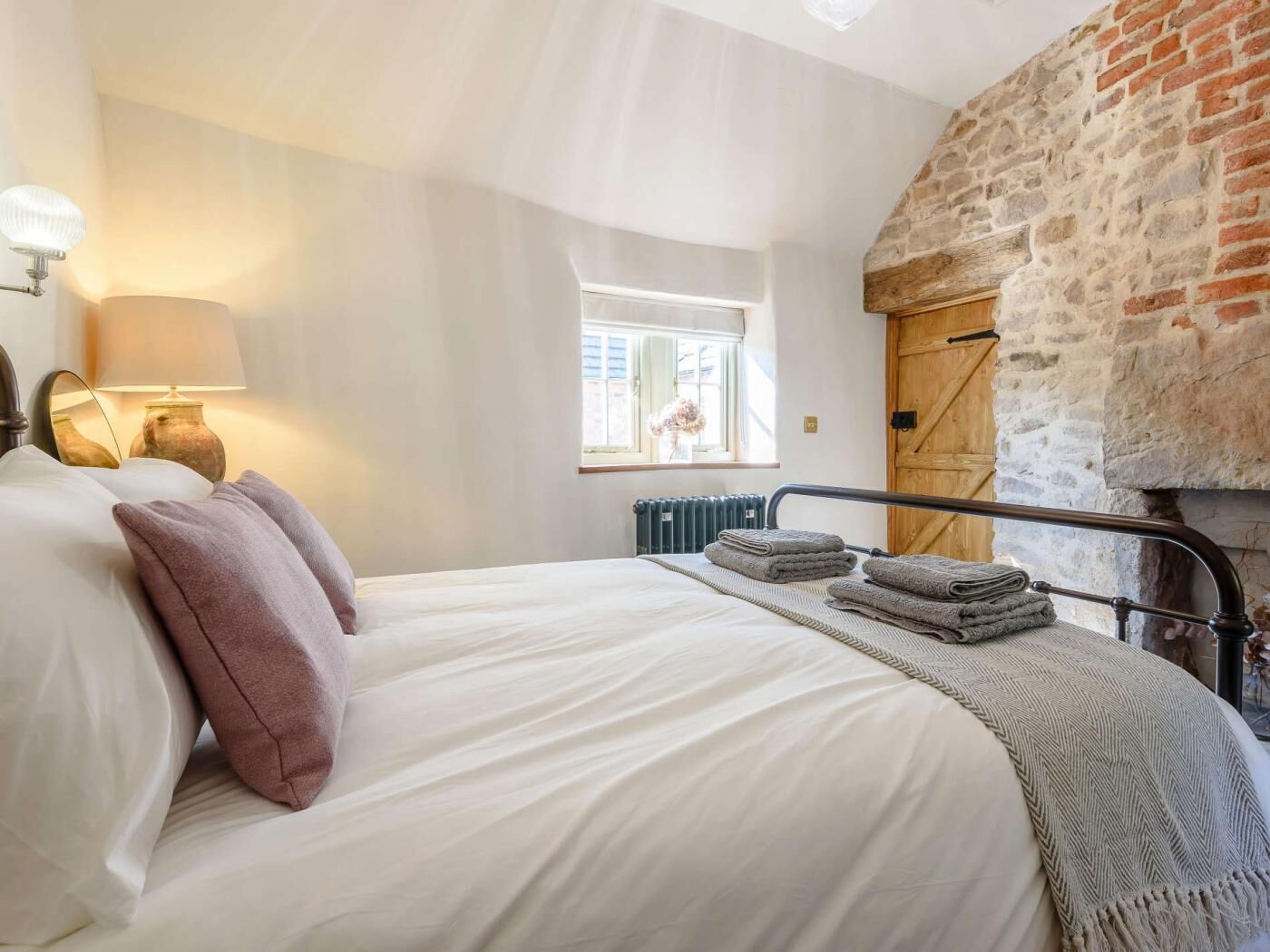 3 bedrooms, travel crib, WiFi (free), bed sheets