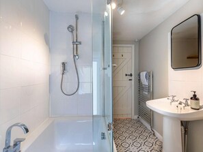 Bathroom - 3 Bed in Bakewell (oc-82845) (Little Longstone)