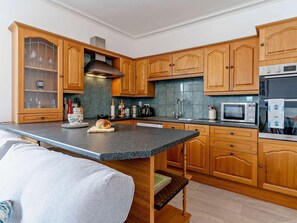 Oven, high chair, cookware/dishes/utensils - 2 Bed in Tenby (oc-82979) (Tenby)
