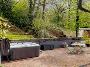 Outdoor dining - 1 Bed in Aberdare (oc-82906) (Merthyr Tydfil)