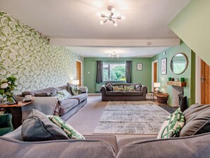 TV, fireplace - 5 Bed in Wareham (oc-83036) (West Lulworth)