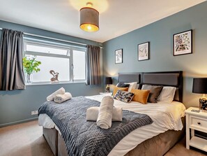 Travel cot, free WiFi, bed sheets - 5 Bed in Wareham (oc-83036) (West Lulworth)