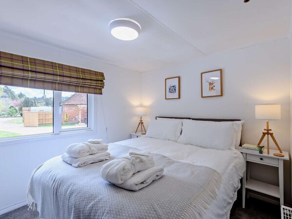 Bügeleisen/Bügelbrett, Reisekinderbett, kostenloses WLAN, Bettwäsche
