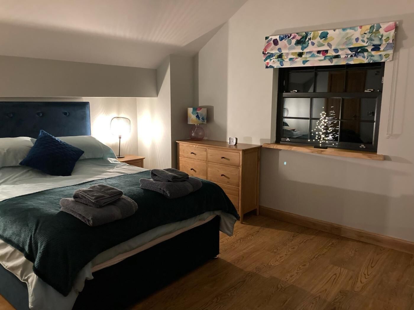 2 bedrooms, travel cot, free WiFi, bed sheets