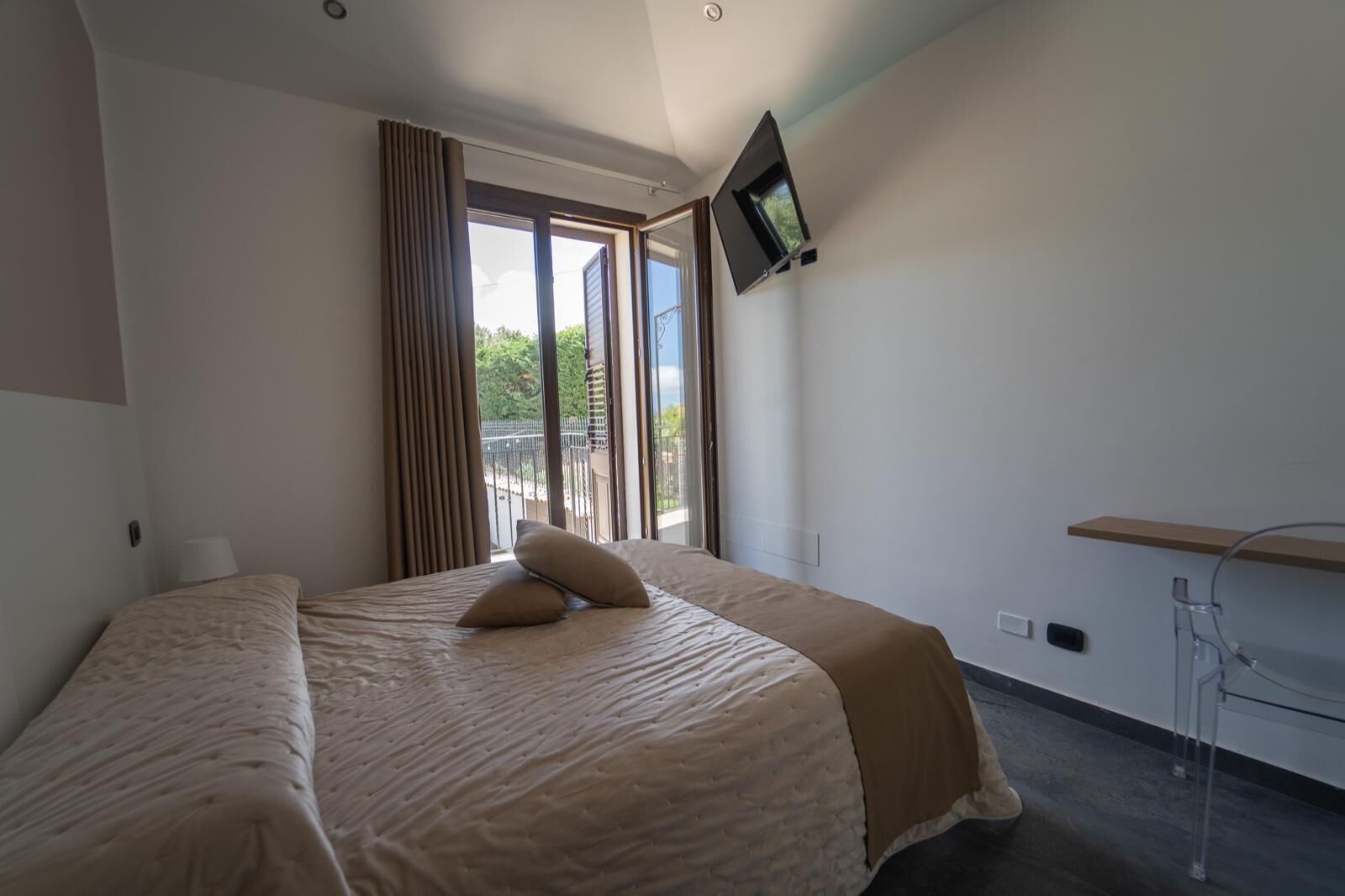 4 chambres, fer et planche à repasser, accès au Wi-Fi (inclus)