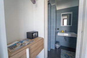 Shower, hair dryer, bidet, towels - Camera Luna Dorata - Partinico (Monreale)