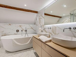 Bathroom - 3 Bed in Blandford Forum (oc-83442) (Tarrant Launceston)