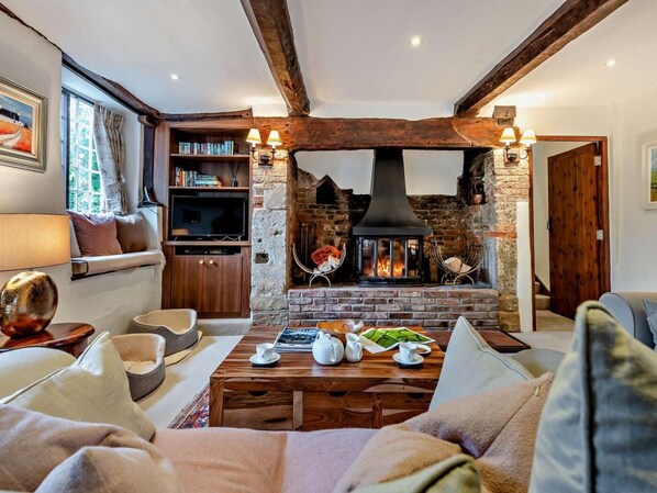 Living area - 3 Bed in Blandford Forum (oc-83442) (Tarrant Launceston)