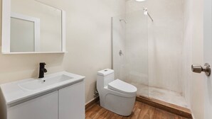 Căn hộ, 2 phòng ngủ | Phòng tắm