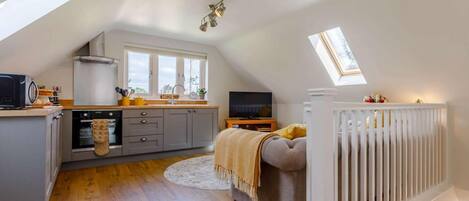 Travel cot, free WiFi, bed sheets