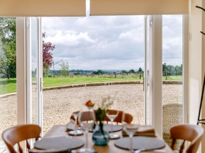 Dining - 1 Bed in Corsham (oc-83690) (Box)