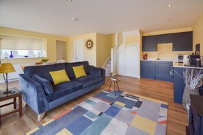 TV - 1 Bed in Corsham (oc-83690) (Box)
