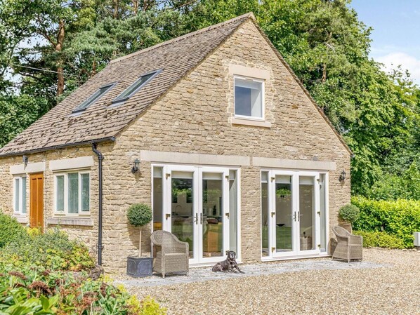 Exterior - 1 Bed in Corsham (oc-83690) (Box)