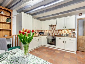 Oven, dishwasher, high chair, cookware/dishes/utensils - 3 Bed in St. Austell (oc-83541) (Gorran Haven)