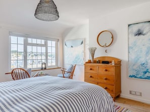 Travel cot, bed sheets - 1 Bed in Fowey (oc-83945) (Fowey)