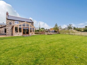 Exterior - 3 Bed in Wrexham (oc-83938) (Coedpoeth)