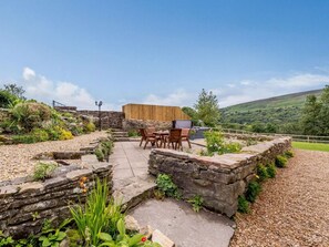 Outdoor dining - 3 Bed in Wrexham (oc-83938) (Coedpoeth)