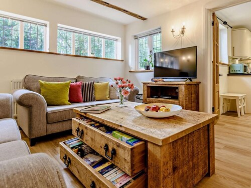 4 Bed in Dorking (oc-83884)