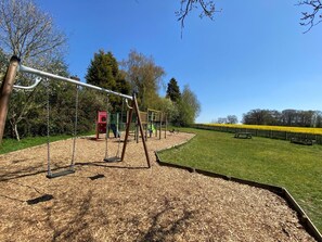 Children’s area - 4 Bed in Dorking (oc-83884) (Ockley)
