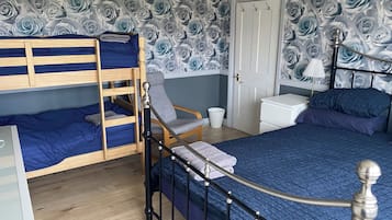 5 bedrooms, iron/ironing board, free WiFi, bed sheets