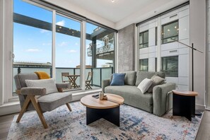 TV - The Summit | Sofa Bed | UG Prk | AC | Min to Stmp (Calgary)