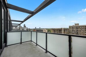 Property grounds - The Summit | Sofa Bed | UG Prk | AC | Min to Stmp (Calgary)