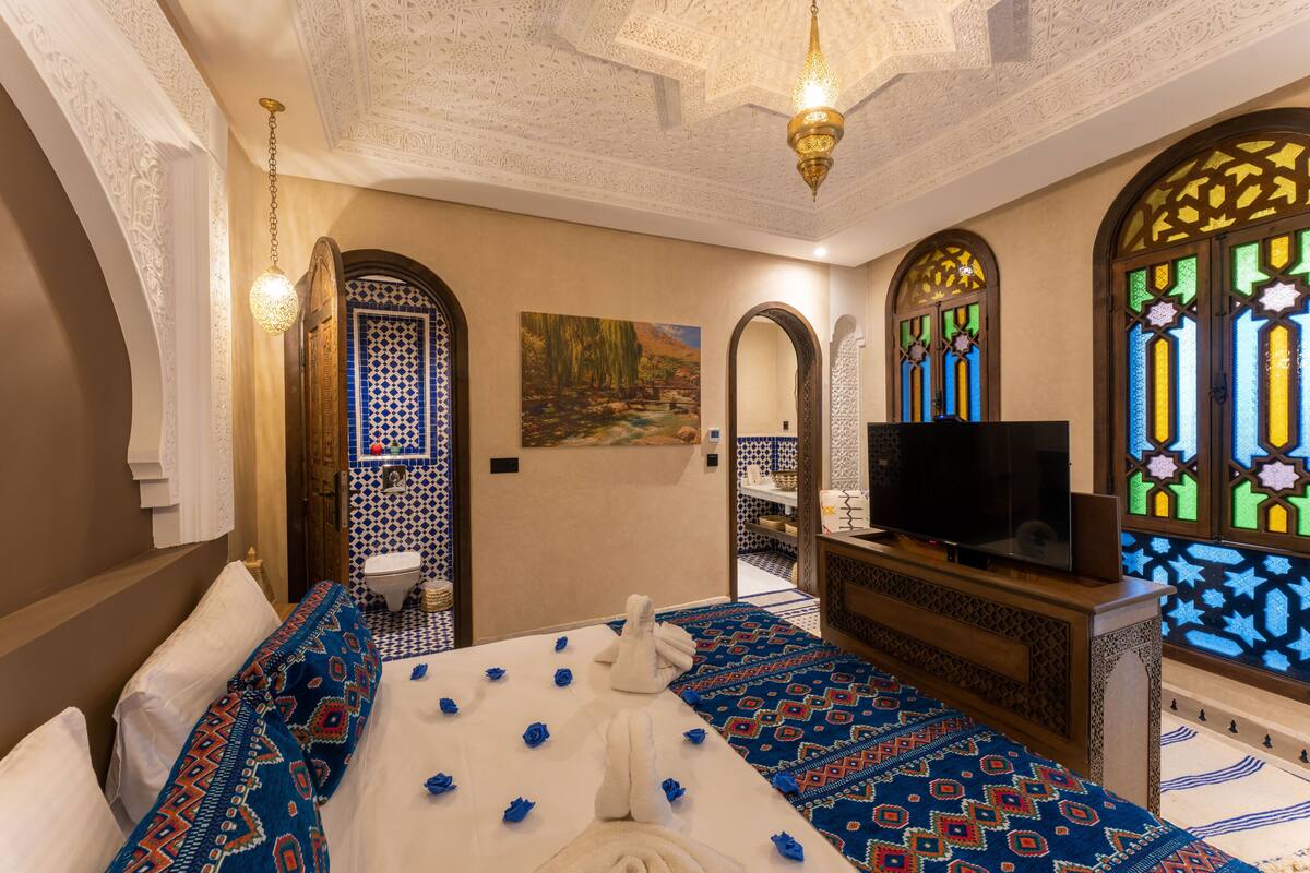 Quarto casal luxo | Frigobar, cofres nos quartos, escrivaninha
