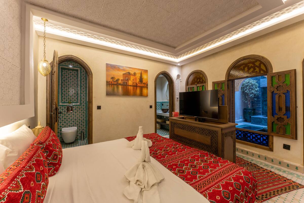 Quarto casal luxo | Frigobar, cofres nos quartos, escrivaninha
