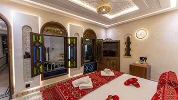 Chambre Deluxe Double ou avec lits jumeaux, vue cour intérieure | Vue sur la cour