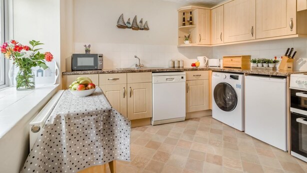 Unclassified image, 1 of 29, button - 2 Bed in Bridport (oc-58848) (Powerstock)