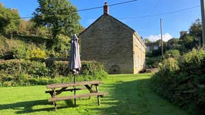 Unclassified image, 3 of 29, button - 2 Bed in Bridport (oc-58848) (Powerstock)