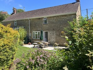 Outdoor dining - 2 Bed in Bridport (oc-58848) (Powerstock)