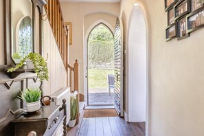 Interior - 4 Bed in Bridport (oc-58847) (Powerstock)